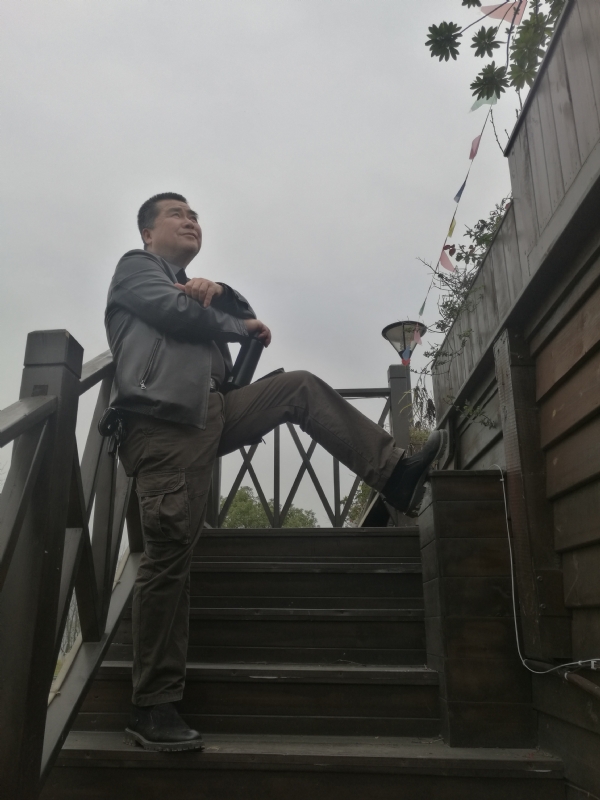 孤单背影的第一张照片--株洲中老年相亲网